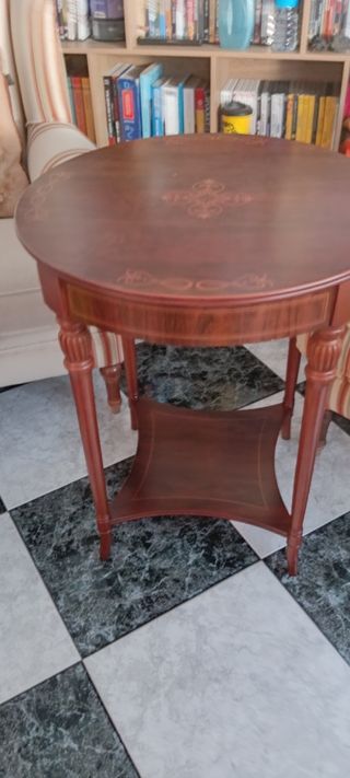 Mesa redonda de madera