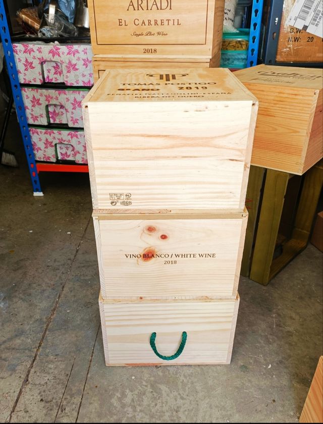 3 scatole di legno, contenitori, ripiani in metallo