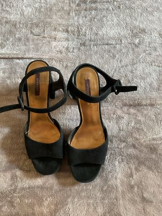 Sandalias Uterqüe negras ante