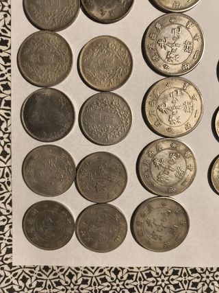 Monedas chinas y americanas antiguas