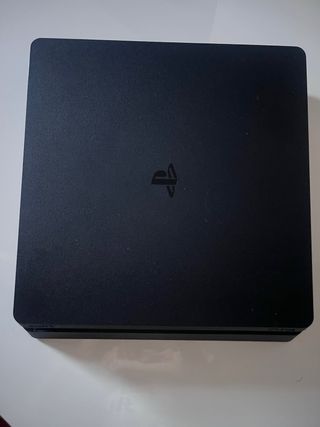 PS4 (PlayStation 4) negra