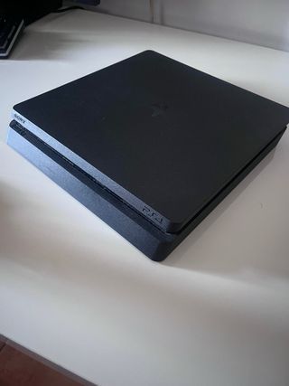 PS4 (PlayStation 4) negra