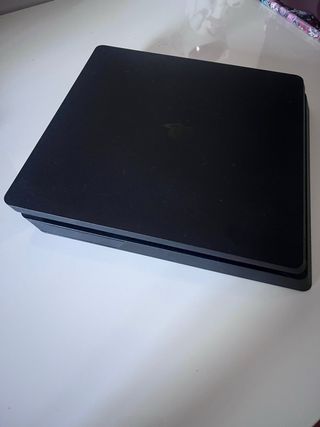 PS4 (PlayStation 4) negra