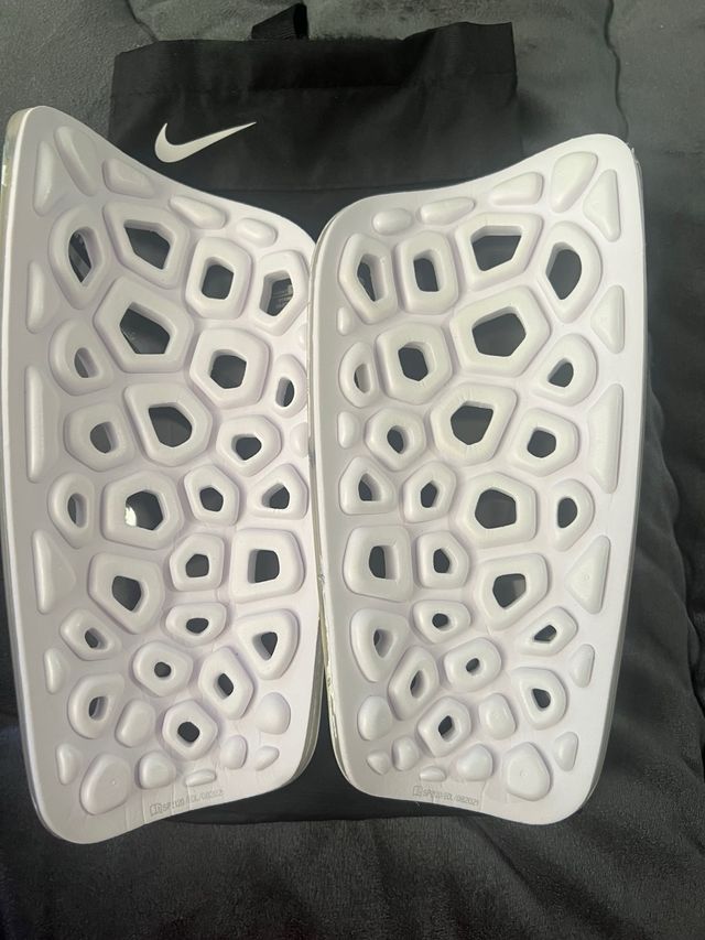 Espinilleras Nike Mercurial