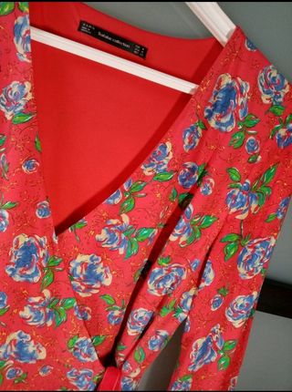 Vestido de Zara rojo flores - talla M