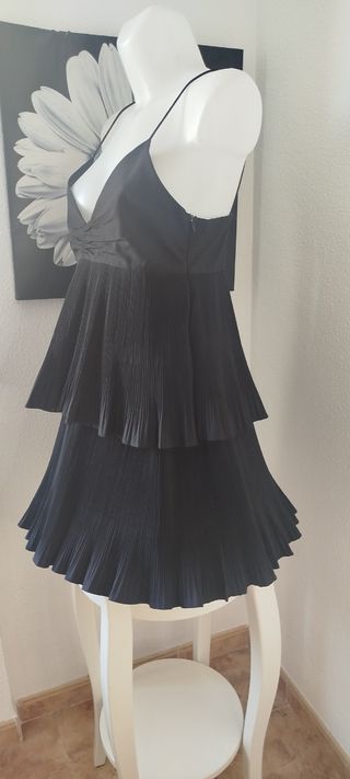 Vestido negro plisado