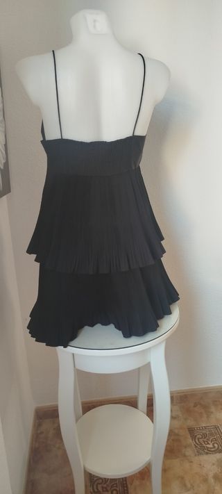 Vestido negro plisado