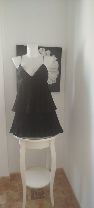 Vestido negro plisado