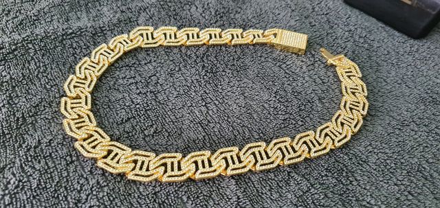 Collar Dorado con Cristales