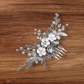 Peineta - tiara Plata con 3 Flores blancas.
