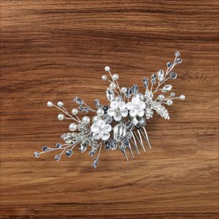 Peineta - tiara Plata con 3 Flores blancas.