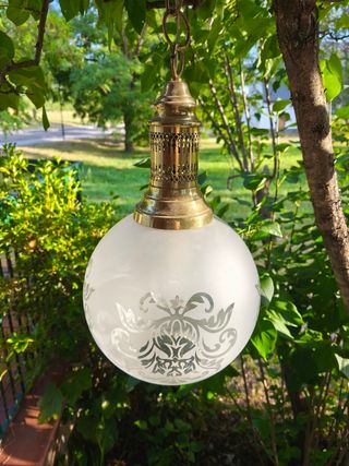 Lámpara bola cristal metal dorado