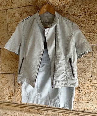 Conjunto falda mini y chaqueta-gris