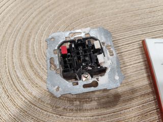 Interruptor doble y enchufe Simon cristal diseño