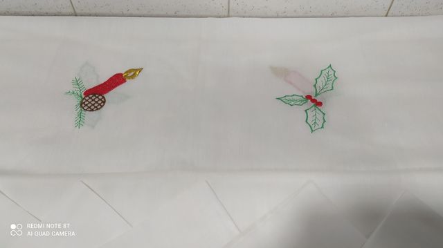 Tovaglia e 6 tovaglioli natalizi, 1'40 x 1'40 cm