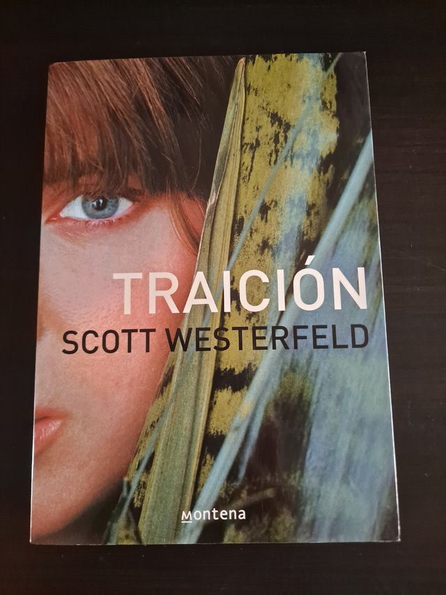 Libro Traición - Scott Westerfeld nuevo