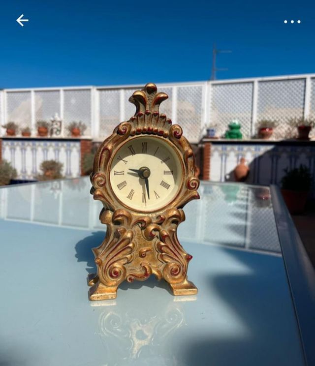 Reloj dorado metal antiguo