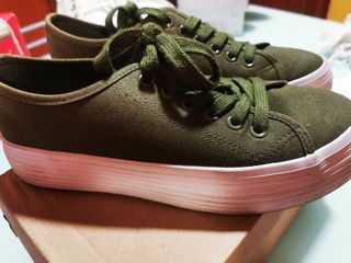 Lote 6 pares deportivas chica talla 38 - 37 un pa