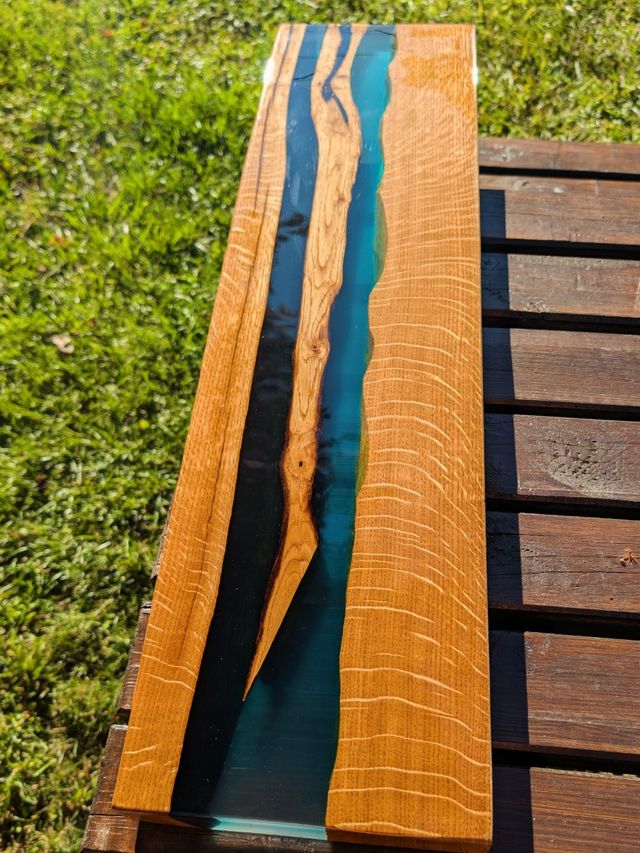 Mensole in legno massello e resina su misura