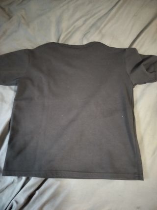 Camiseta negra crop c/ bolsillo