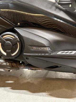 Yamaha T-Max: Scooter Negro Impecable