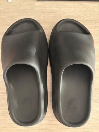 Adidas Yeezy Slides - Negras