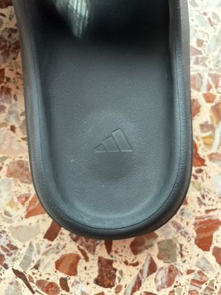Adidas Yeezy Slides - Negras