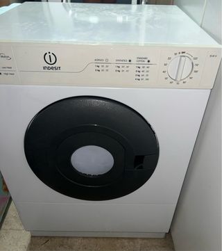 Secadora Indesit 4kg - Anti-Tangle