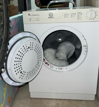 Secadora Indesit 4kg - Anti-Tangle