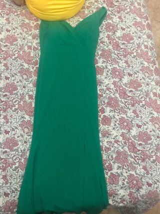 Vestido fiesta verde elegante.