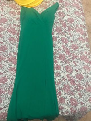 Vestido fiesta verde elegante.