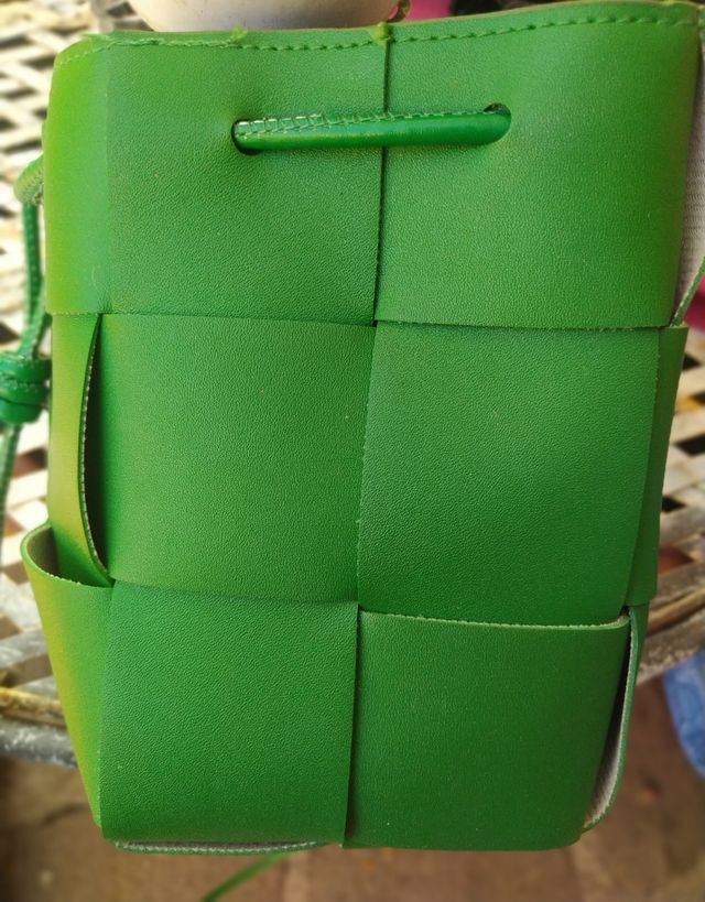 Mini borsa verde intrecciata , ottime condizioni