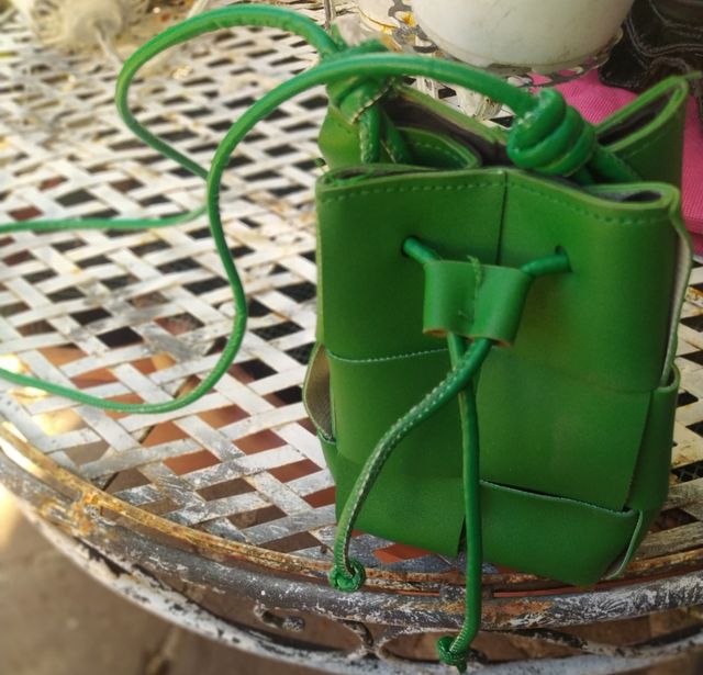 Mini borsa verde intrecciata , ottime condizioni