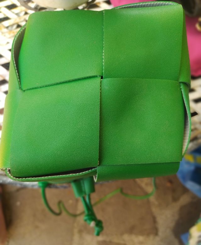 Mini borsa verde intrecciata , ottime condizioni
