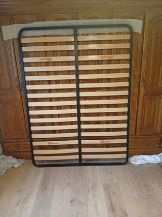 Cama con cabecero, pies, somier y colchón.