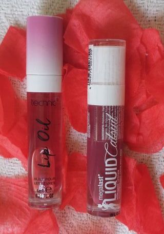 Pintalabios granate catsuit y aceite labial cereza