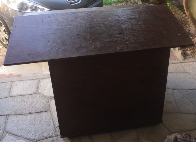 Cuccia in legno con porticina per cani