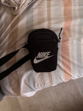 Riñonera Nike negra