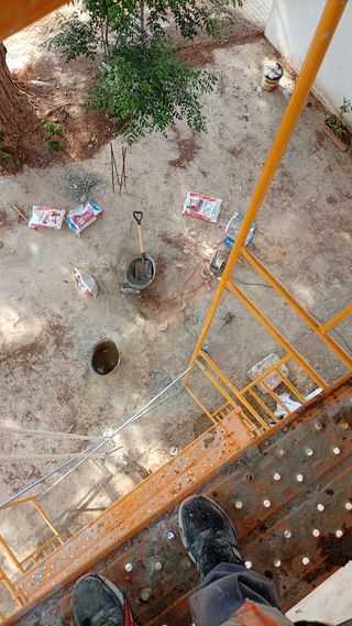 Andamios: 5 cuerpos, 2 chapas, 5 tijeras