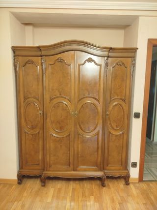 Armario madera maciza clásico