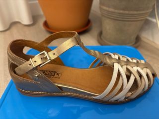 Sandalias Pikolinos doradas