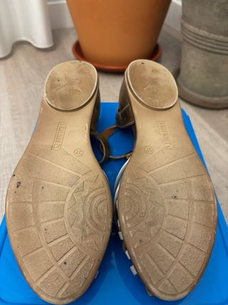 Sandalias Pikolinos doradas