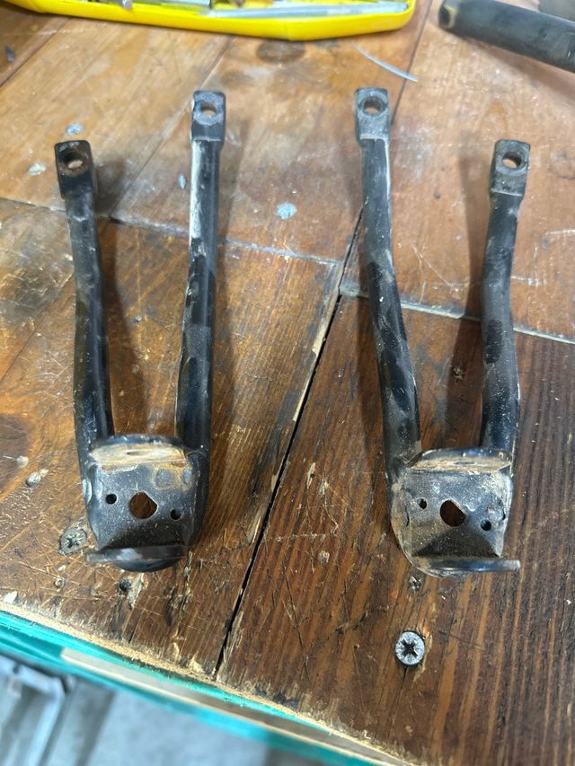 Soportes estriberas Derbi GPR