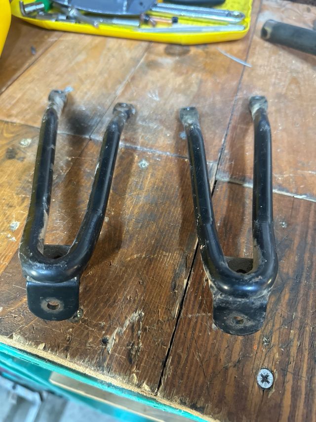 Soportes estriberas Derbi GPR