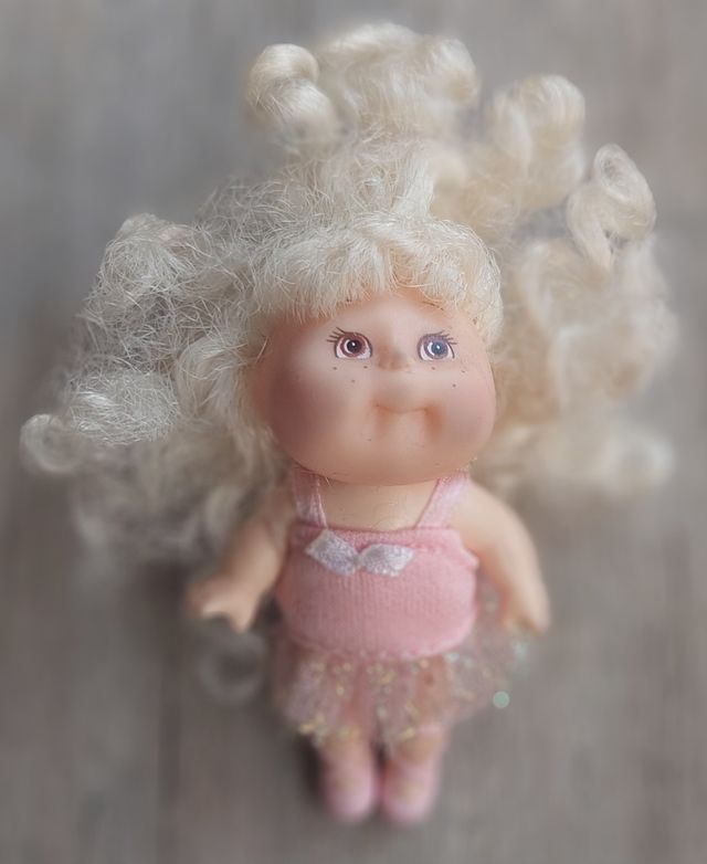 Muñeca bailarina pequeña