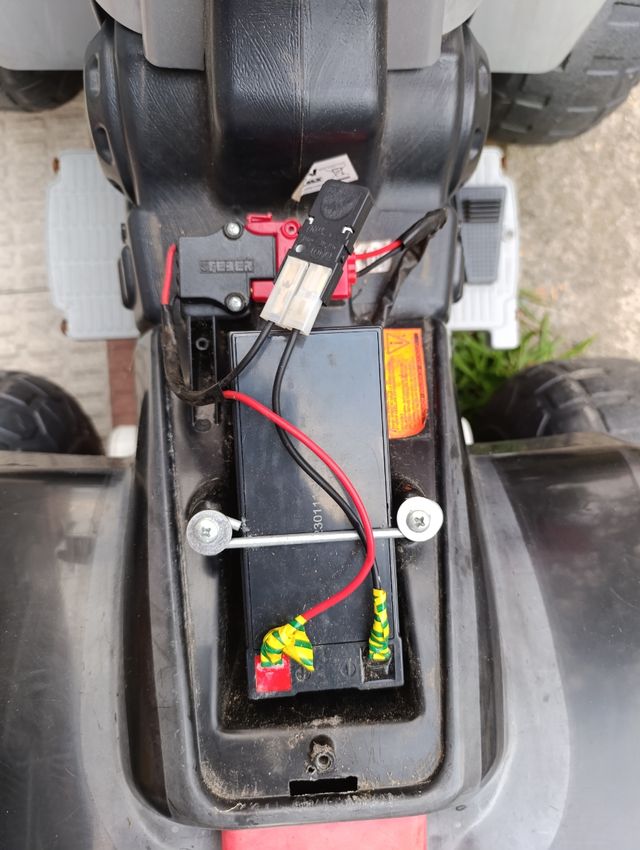 Coche eléctrico infantil - Cuatrimoto