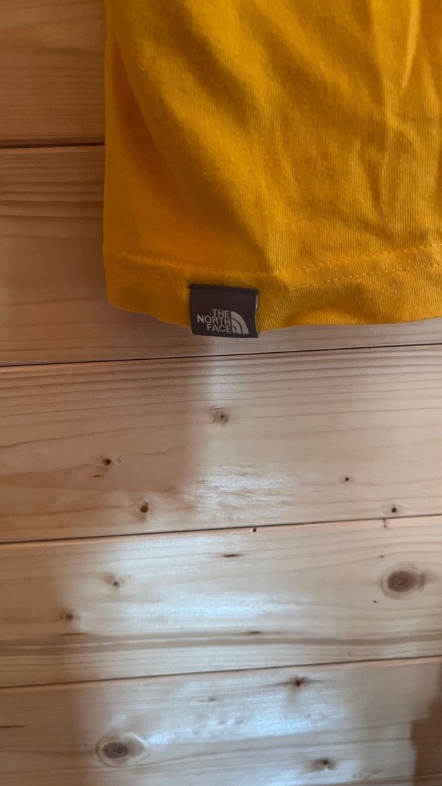 Camiseta The North Face amarilla talla S