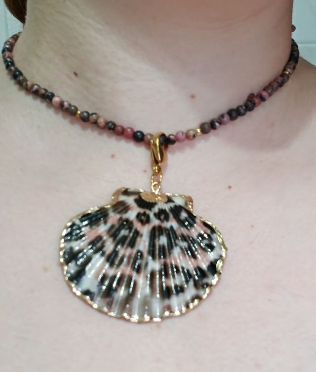 Collar artesanal con dije de concha