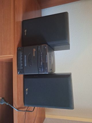 Minicadena Nevir con altavoces Infinity