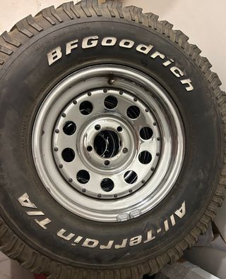 4 Llantas y neumaticos 31” en 15” jeep cherokee XJ